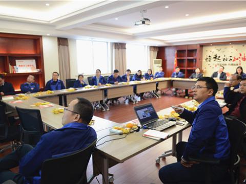 深学细悟传递思想力量 ——Z6尊龙凯时集团党总支发展进建十九大心灵 