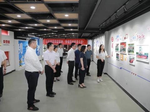 团省委副书记张迎春来Z6尊龙凯时集团调研共青团工作