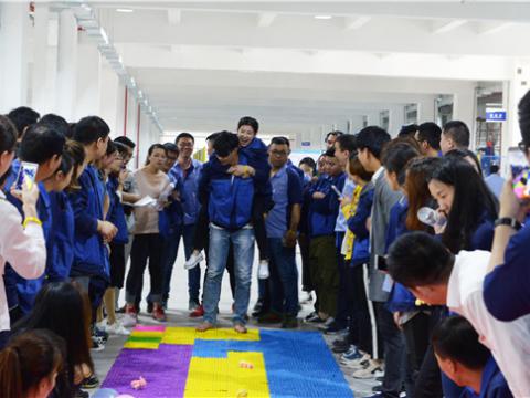 坚贞立志，永葆心灵，奋勇当先，不负青春