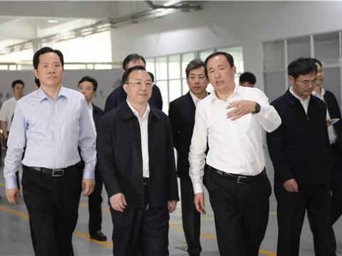 江苏省省长吴政隆光临Z6尊龙凯时集团走访调研